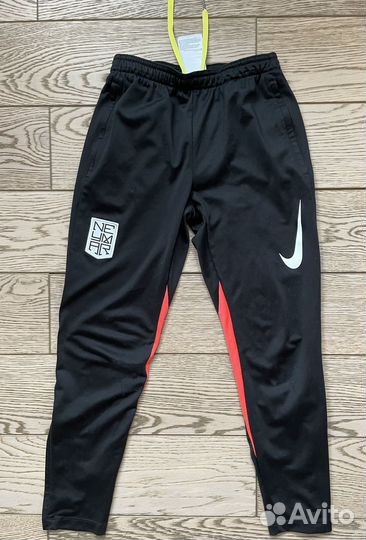 Спорт.штаны adidas р. M,L (137-147 и 147-158)