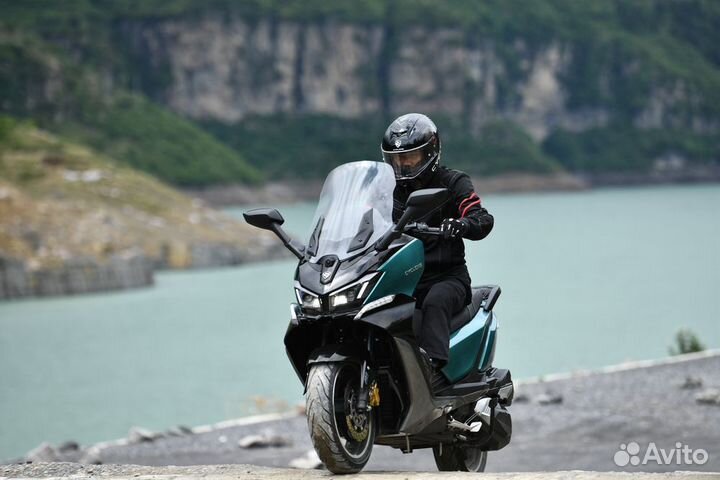 Макси-скутер Cyclone RT3S green новый