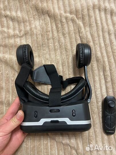 Виртуальные очки с джойстиками