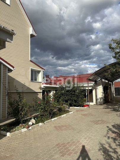 Дом 275,6 м² на участке 10,8 сот.