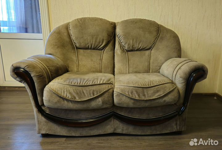 Диваны и кресло