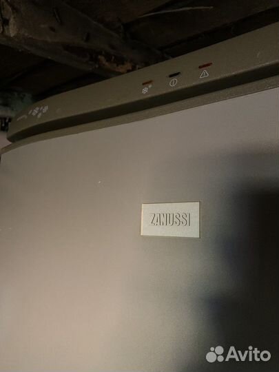 Двухкамерный холодильник Zanussi