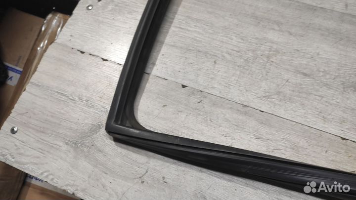 Уплотнитель двери задней левой октавия тур