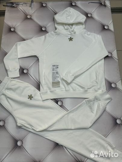 Спортивный костюм женский