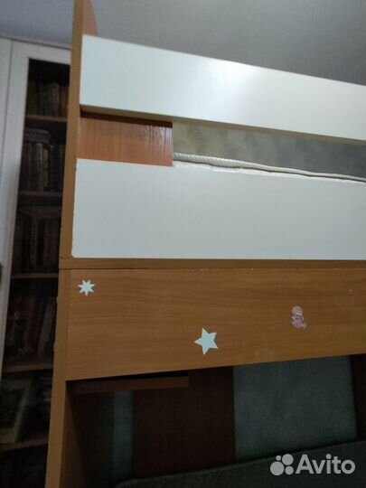 Двухъярусная кровать