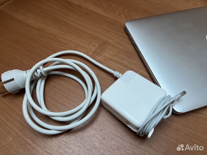 MacBook Pro 2015 13' SSD 256 Core i5, 2,7GHz, 8GB