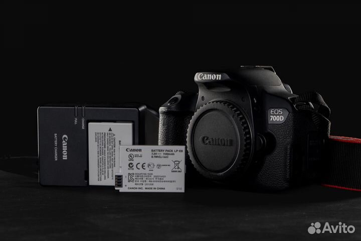 Фотокамера Canon EOS 700D body