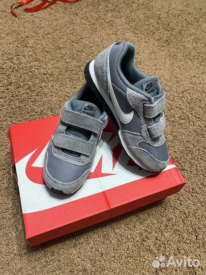 Кроссовки Nike 33