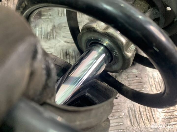 Комплект стоек амортизатора передний Volkswagen