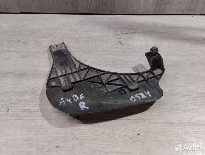 Кронштейн правой фары audi a4 b6