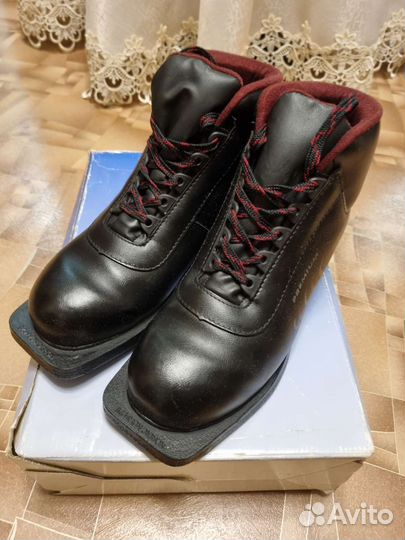 Лыжные ботинки размер 40-41