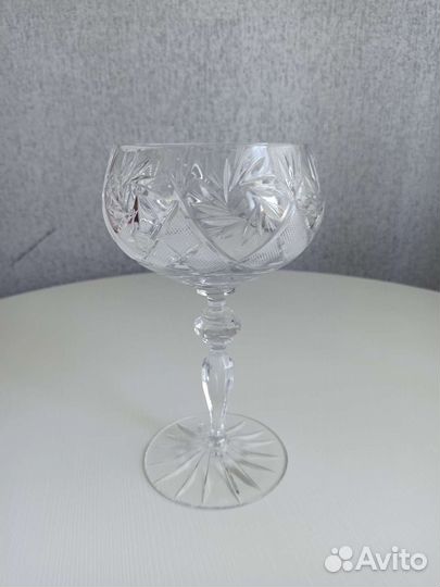 Хрустальная ваза на ножке конфетница