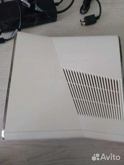 Xbox 360 с кинектом+ 7 игр в подарок