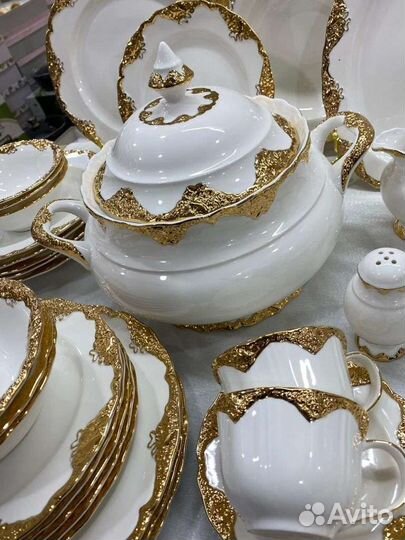 Чайно-столовой сервиз