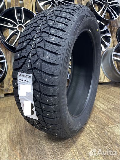 Bridgestone Blizzak Spike-02 SUV 235/65 R17 108T