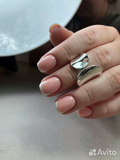 Модель на маникюр