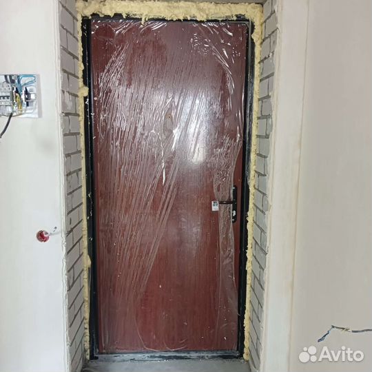 Металлическая дверь от строителей