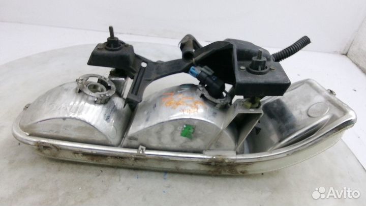 Фара правая Chevrolet Suburban 4 рест. 2006