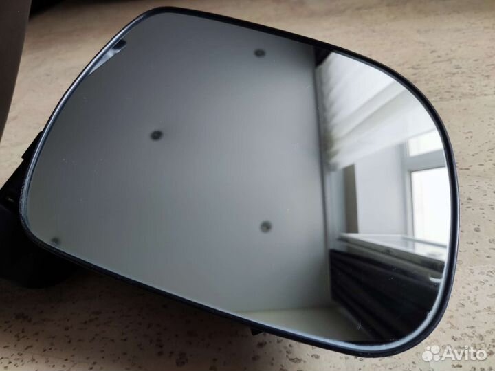Зеркало правое Toyota Hilux