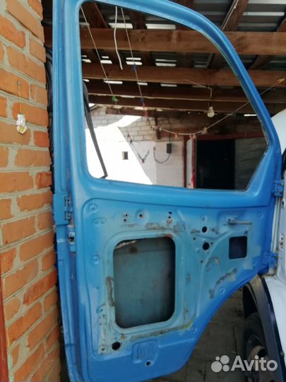 Продам двери на Газель