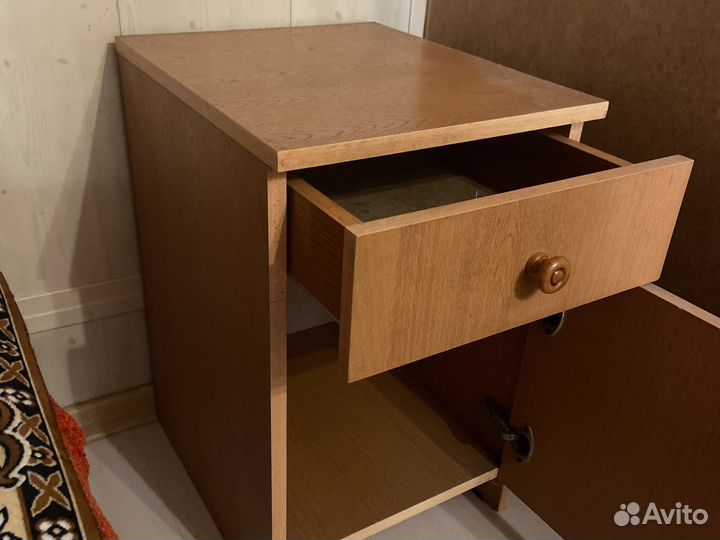 Тумба прикроватная