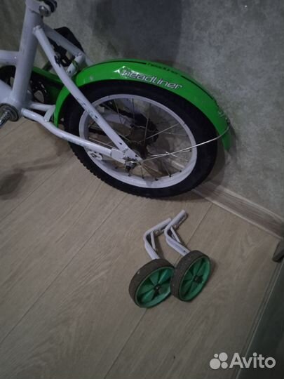 Детский велосипед с доп. колёсами