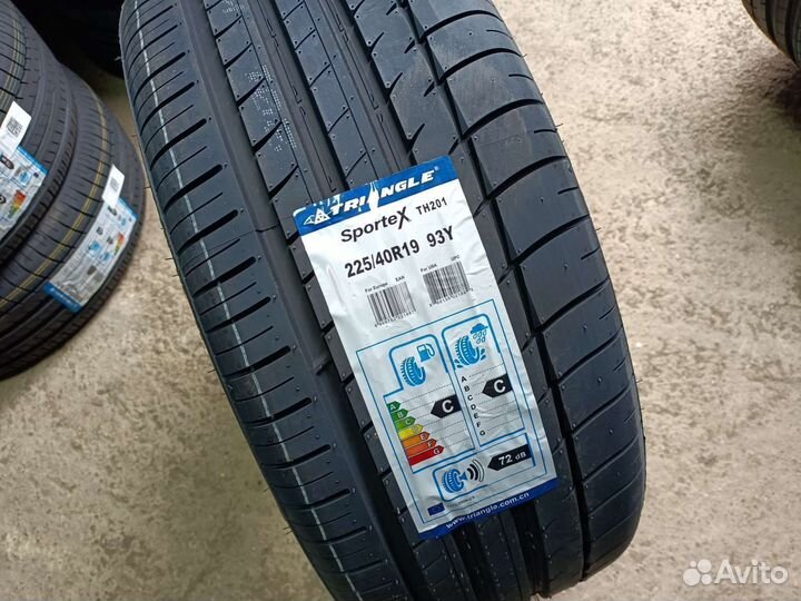 Triangle TH201 225/40 R19 93Y