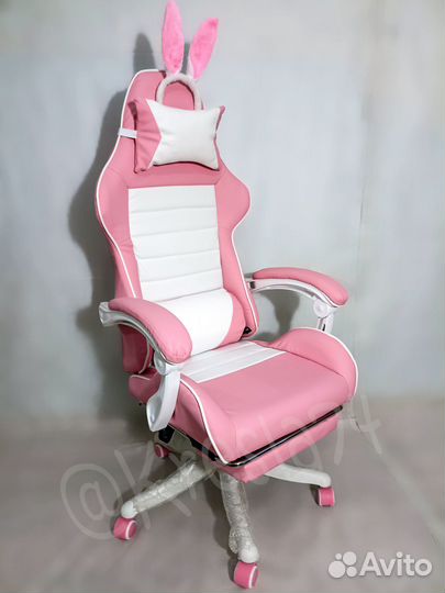 Розовое геймерское кресло с подножкой. Новое