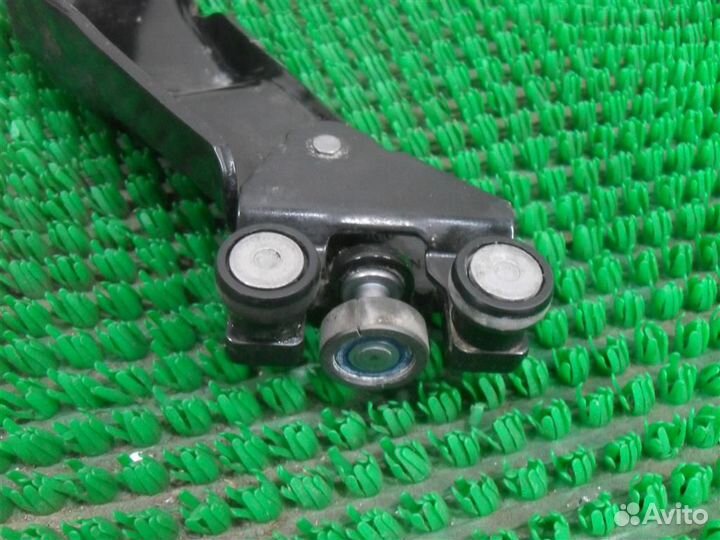 Ролик сдвижной двери Citroen Berlingo B9 2011