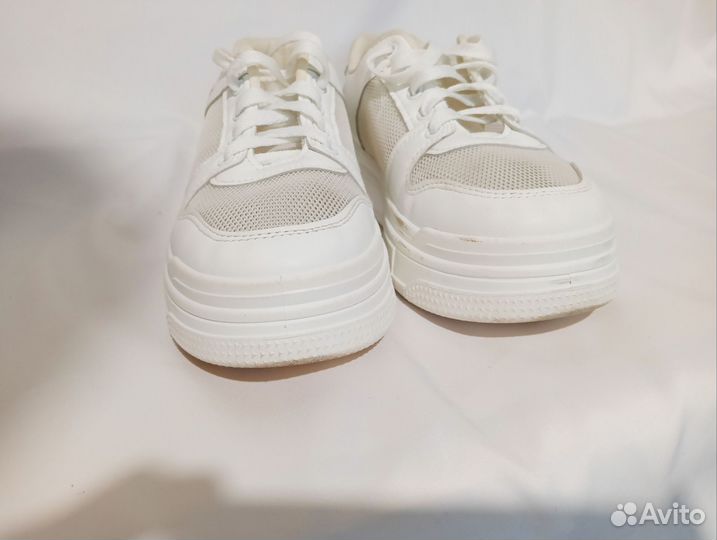 Кроссовки белые
