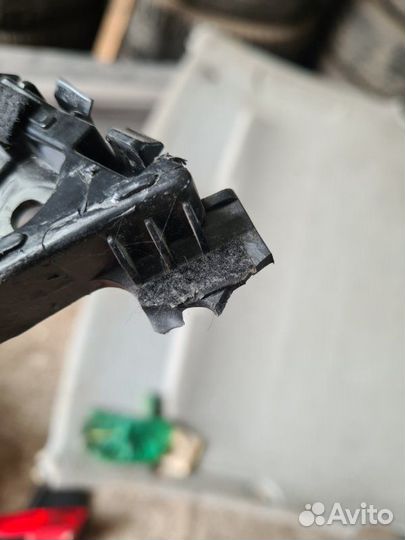 Крепление бампера левое Geely Coolray SX11 2020