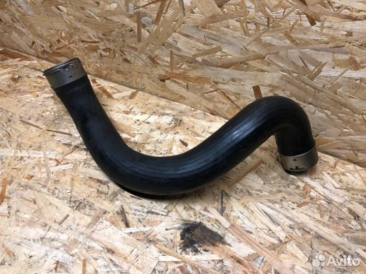 Патрубок интеркулера правый Mercedes-Benz C W204