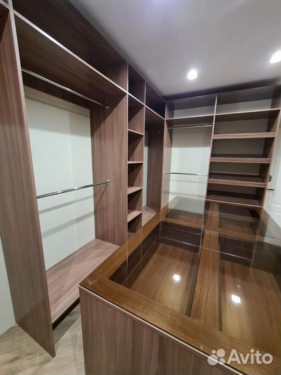 Торговые стеллажи в бутик