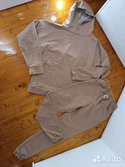 Спортивный костюм новый размер 42