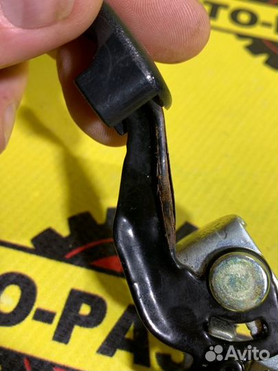 Ручка открывания бензобака Kia Rio 3 QB G4FC 2015