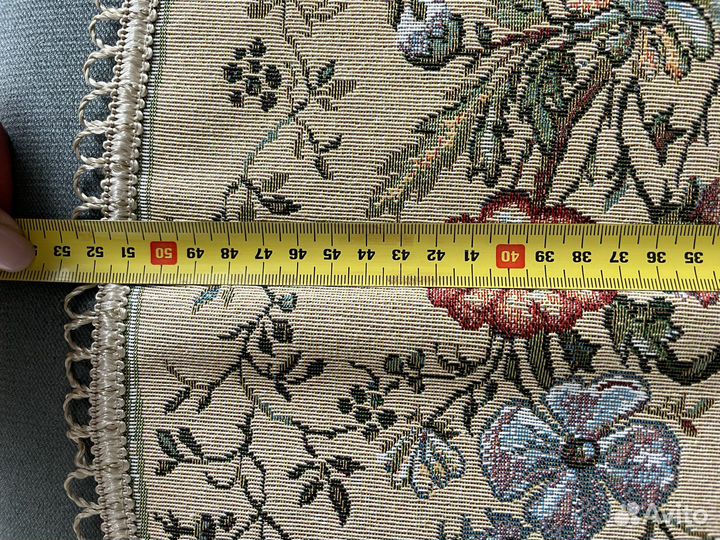 Гобеленовая салфетка с цветочным рисунком