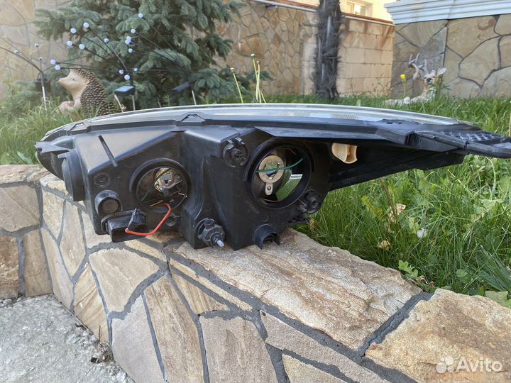 Фара передняя правая на ford focus ST 3