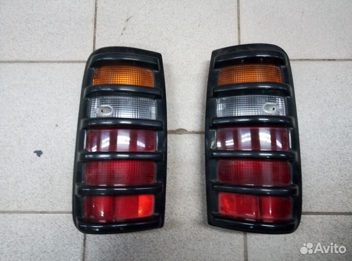Фонарь задний левй и правый Toyota Land Cruiser 80