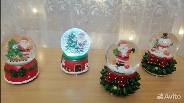 Новогодний шар со снегом