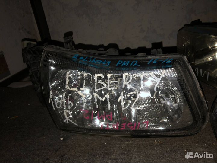 Фара Nissan Liberty 12