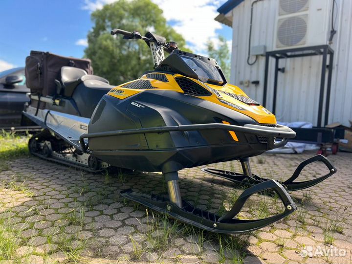 Снегоход BRP Ski-Doo Tundra WT 550