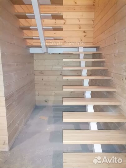 Лестница в дом на монокосоуре с площадкой № 119