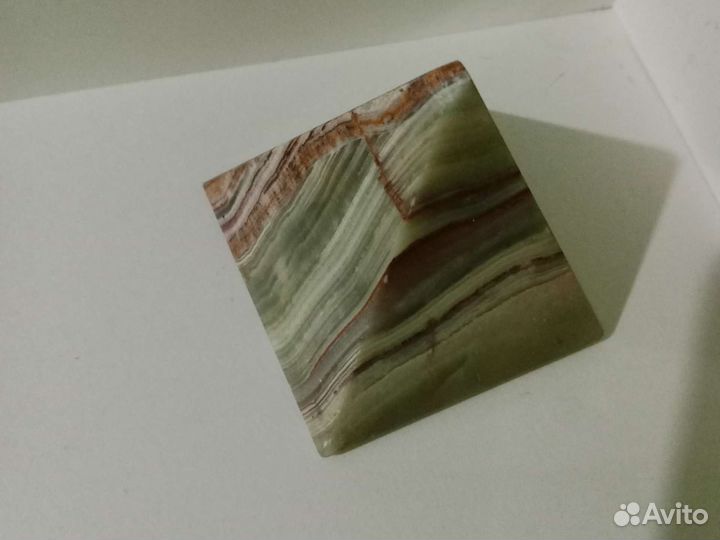 Пирамида из оникса