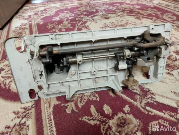 Швейная машина Чайка 142