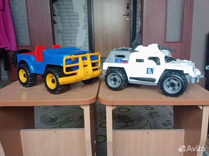 Два внедорожника