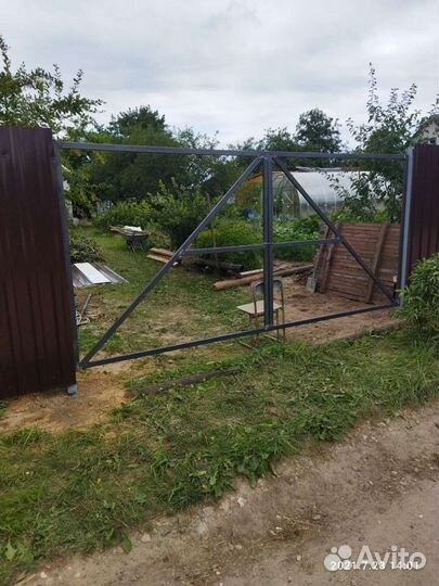 Заборы ворота калитки, скос травы, фундамент