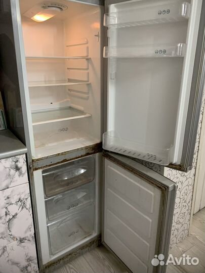 Холодильник shivaki япония. 150 см выс, 47 шир