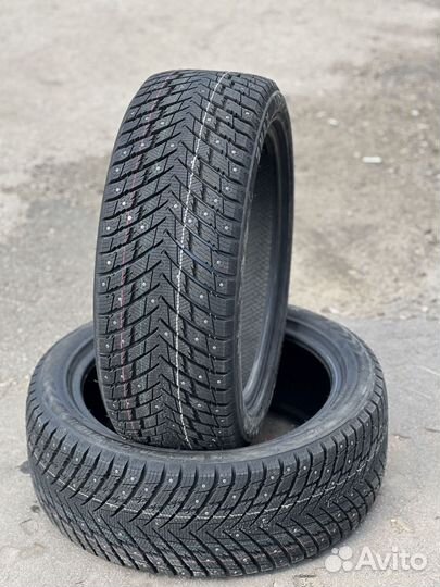 Zmax Winternova Stud II 245/40 R20 и 275/35 R20 108H