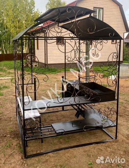 Мангал с крышей