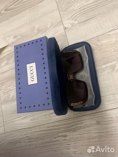 Солнечные очки gucci